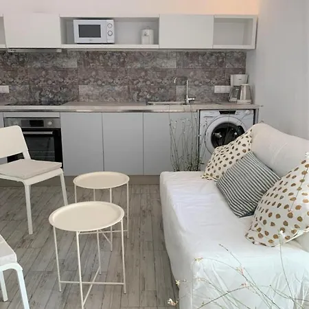 Апартаменты Dominique & Carlos Place